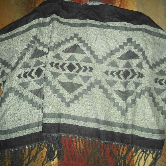 HOLLISTER SHRUG KNIT CARDIGAN FRINGE SHORT SLEEVE TOP AZTEC WOMENS SIZE XS/S - Picture 5 of 5